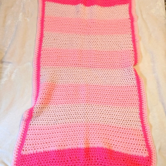 💞2/$20 Crocheted Blanket - Picture 1 of 5